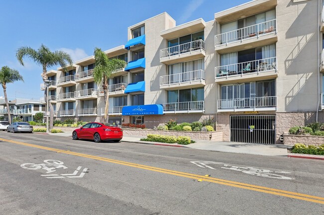 Building Photo - 383 Bay Shore Ave