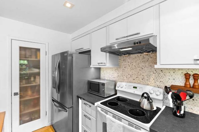 Building Photo - 50 Cheltenham Way