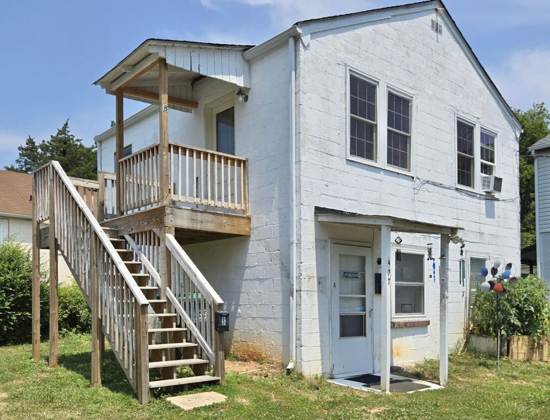 Primary Photo - 407 9th Street Duplex