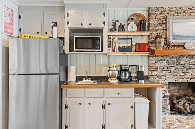 Foto del edificio - 333 Jim Crittendon Rd