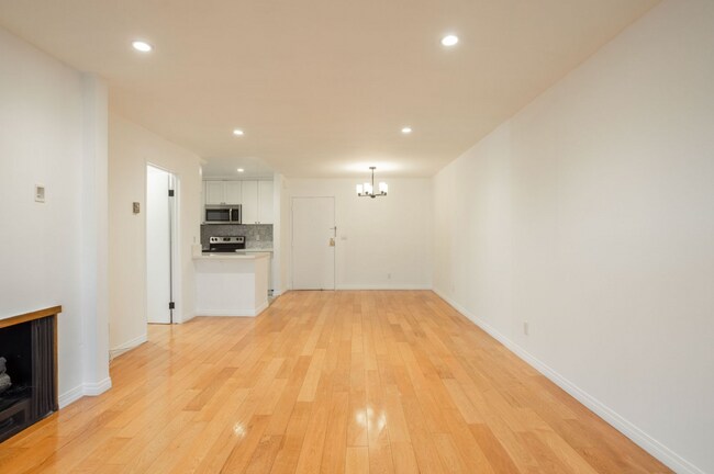 Building Photo - 724 N West Knoll Dr. West Hollywood, CA 90069