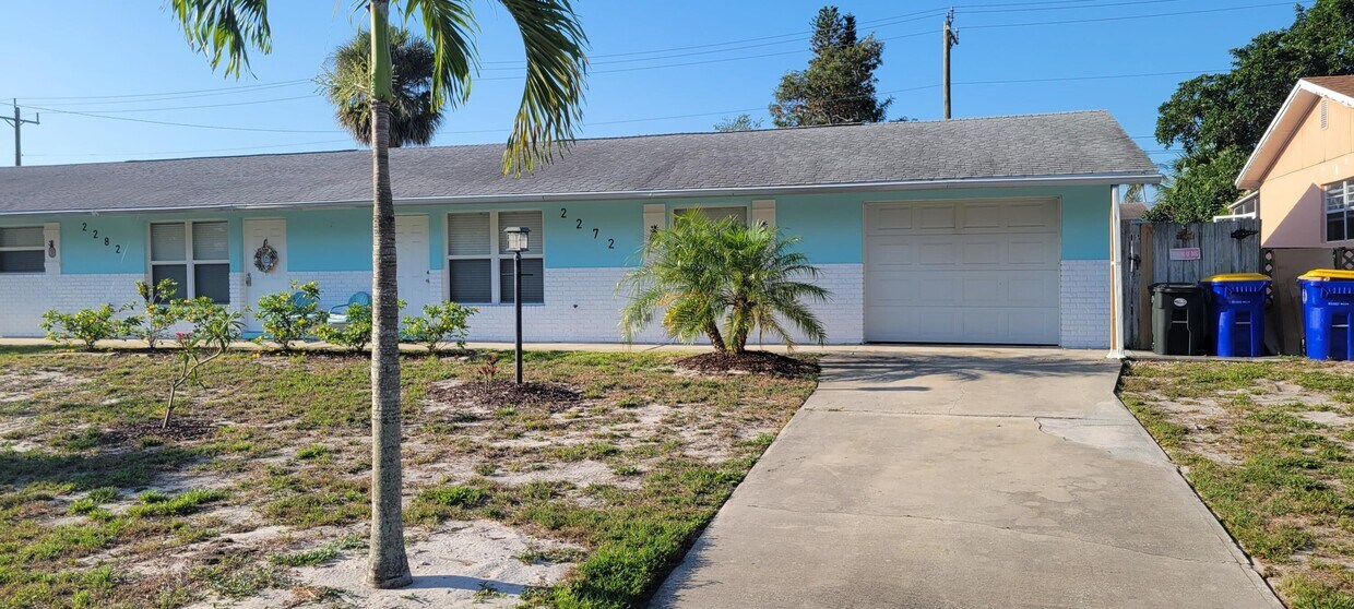 Primary Photo - 2272 NE Tropical Way