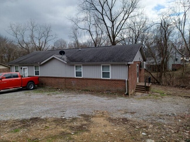 Building Photo - 2 br, 1 bath House - 3413 Elm Hill Pike