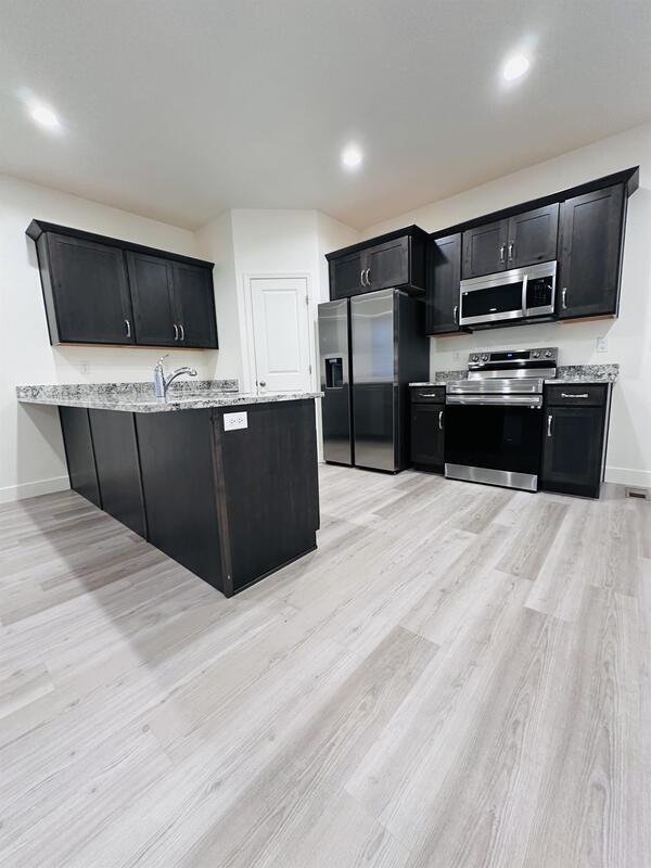 Building Photo - 225 950 E