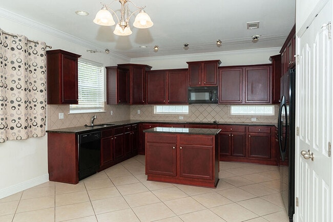 Building Photo - 876 Solimar Way