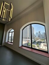 Building Photo - 507 Sabine St