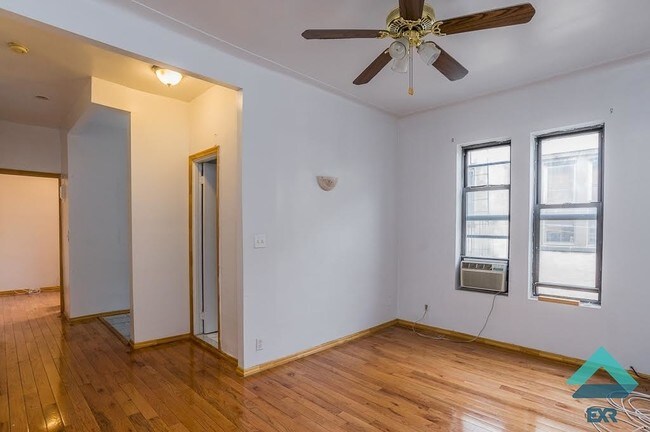 Building Photo - 318 6th St