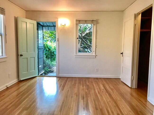 Back bedroom, open door leads to back garden - 4129 Mildred Ave