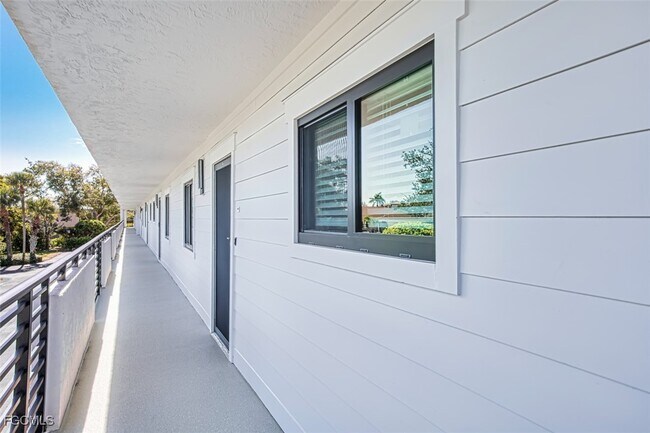 Building Photo - 226 3rd St