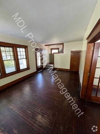Building Photo - 127 S Bond St