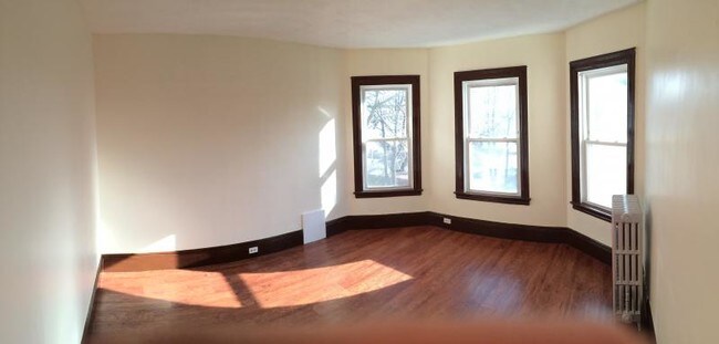 Building Photo - 4 Greenview St