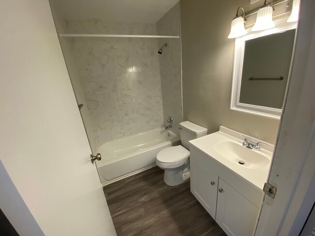 Building Photo - Grey Ridge Apartments