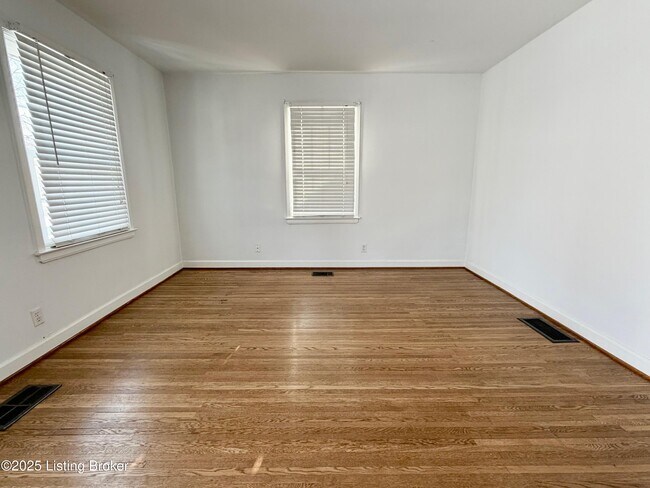 Building Photo - 628 Harris Pl