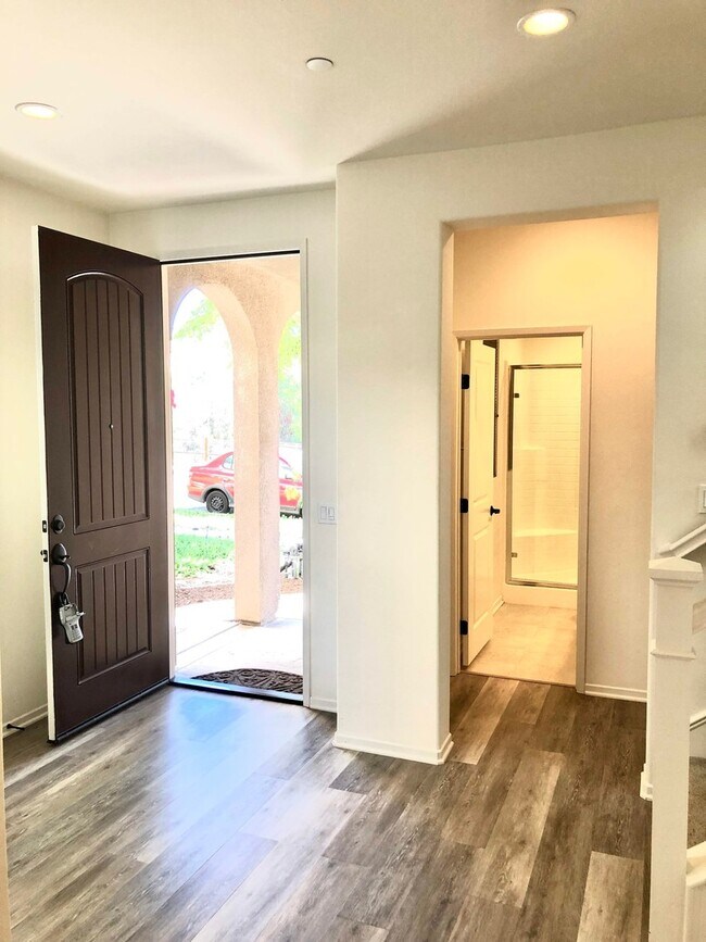 Building Photo - Beautiful 4 Bed 3 Bath Home In Harmony Gro...