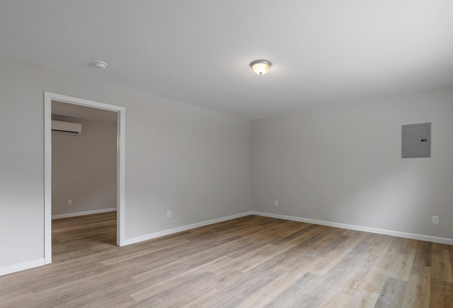 Building Photo - Newly Remodeled Red Bank Apartment $250 of...