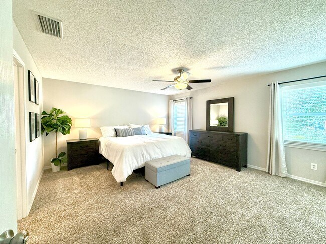 Building Photo - Charming Neptune Beach Townhome – Your Coa...