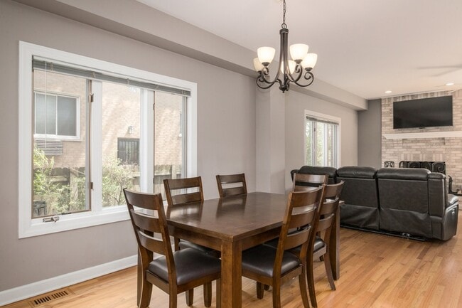 Building Photo - 840 N Northwest Hwy