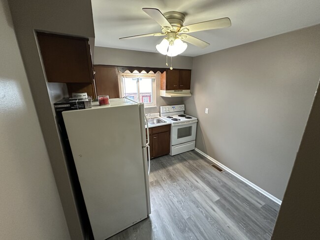 NOTE: Photos are of unit 2 - 4115 Roosevelt Blvd