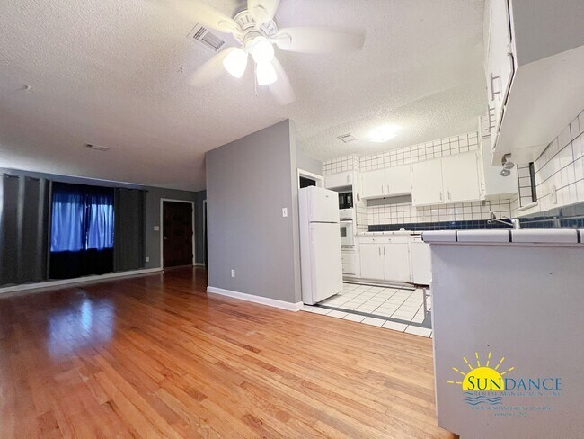 Building Photo - Spacious 4 Bedroom Home in Fort Walton Beach!