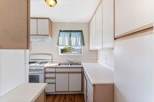 Building Photo - San Diego Modern 2-Bed/1-Bath Home with Laundry, Yard, and More Await!