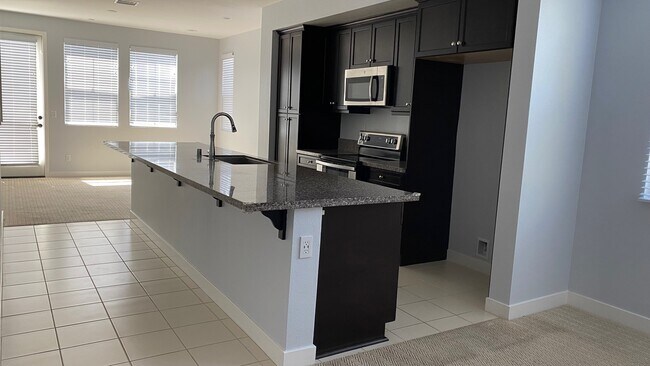 Foto del edificio - 1416 N Harbor Blvd