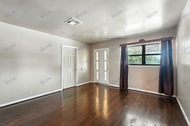 Building Photo - 10705 Coogan Dr