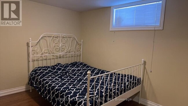 Photo du bâtiment - 70 Corinthian Blvd