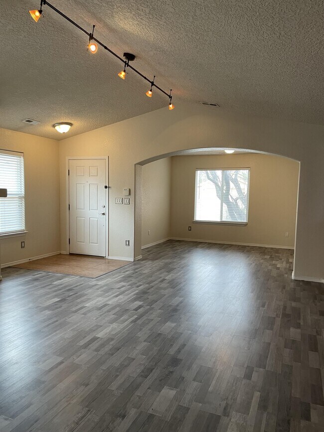 Building Photo - 9411 Mogollon Dr NW