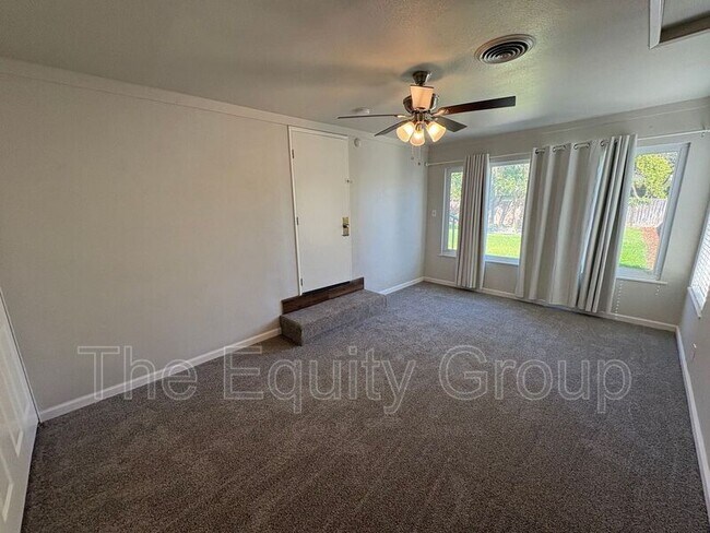 Foto del edificio - 1610 W College Ave