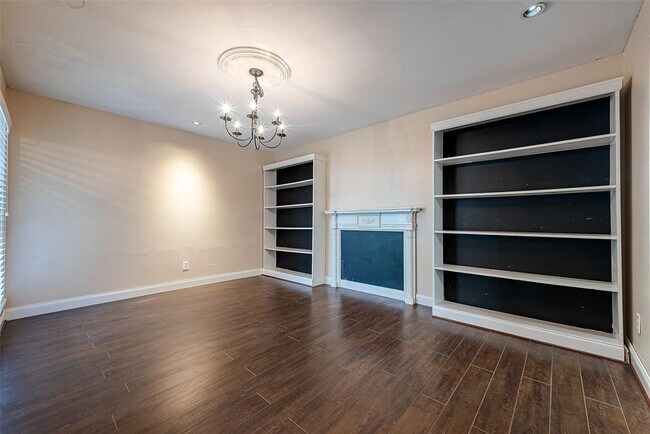 Foto del edificio - 1520 Pine Grove Dr