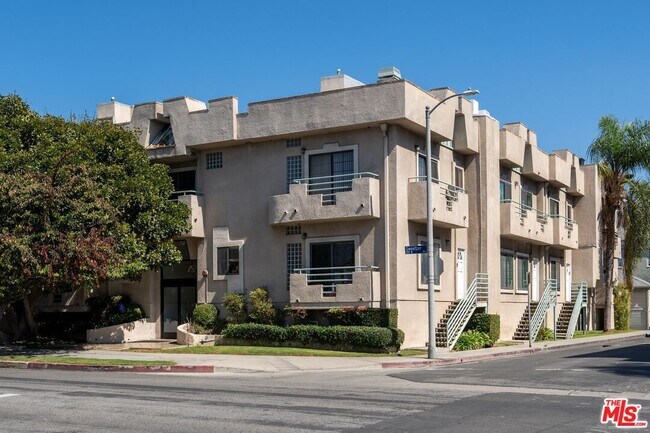 Foto del edificio - 102 N Sweetzer Ave