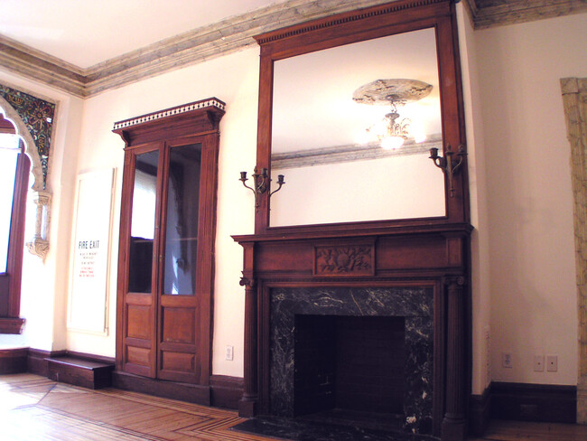Building Photo - Two bedroom in Bolton Hill with breathtaki...