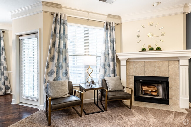 1BR, 1BA - 940SF - The Woods of Cherry Creek