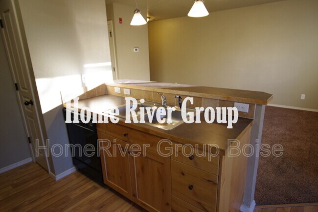 Foto del edificio - 16587 N Investor Loop
