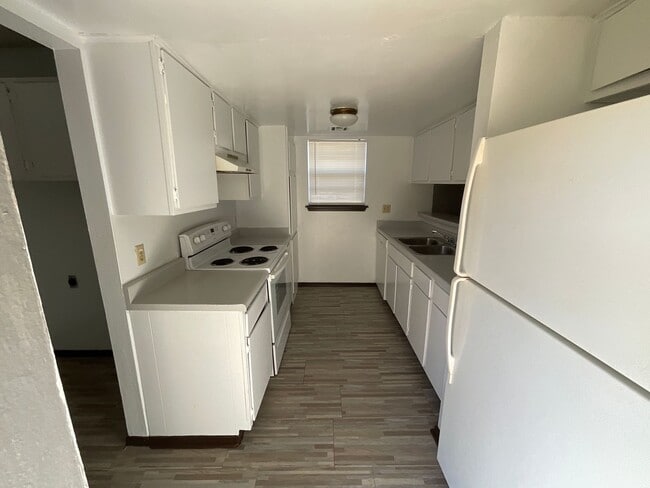 Foto del edificio - 3 bed, 2 bath, 1 car garage Duplex