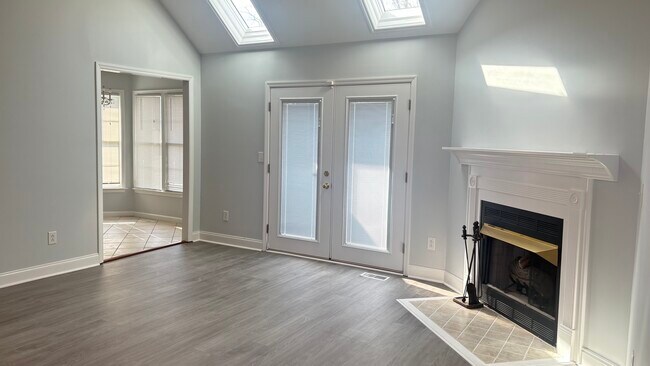 Foto del edificio - 12 Willow Tree Ct