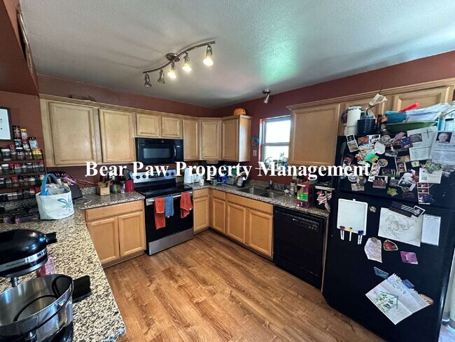 Foto del edificio - "Charming Evergreen Duplex on Conifer Road!"