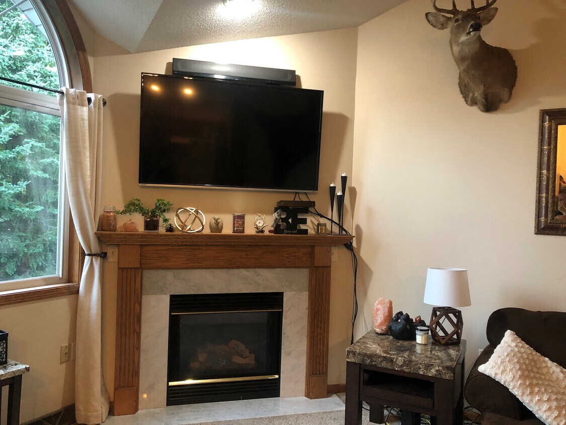 5322 Prill Rd Unit B, Eau Claire, WI 54701 Apartments in Eau Claire