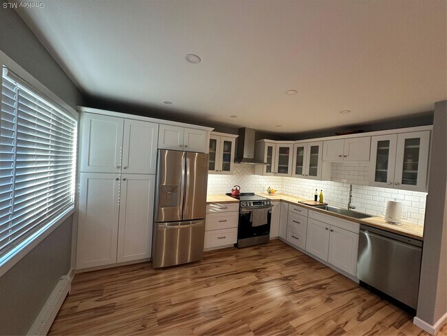 Foto del edificio - 65 Manor Dr