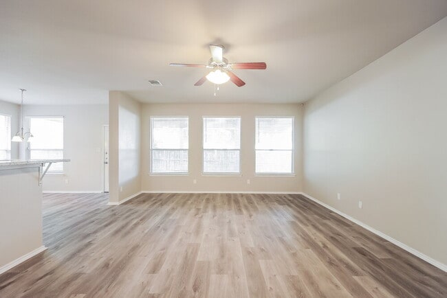 Building Photo - 11615 Tahoka Daisy