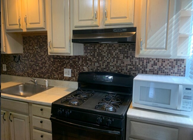 Building Photo - 68 Wildwood St