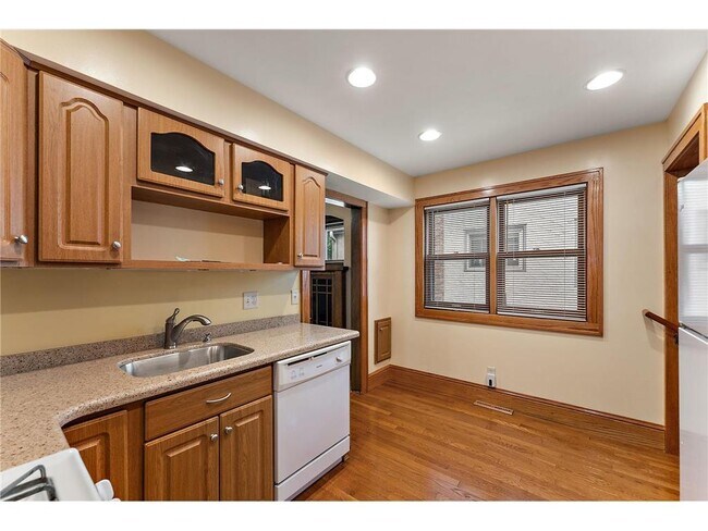 Foto del edificio - 5317 Abbott Ave S
