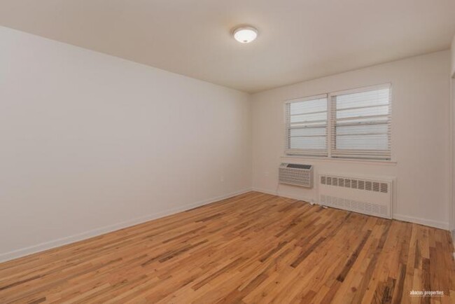 Foto del edificio - 2 bedroom in BROOKLYN NY 11230