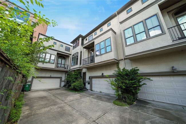 Building Photo - 2318 Camden Dr