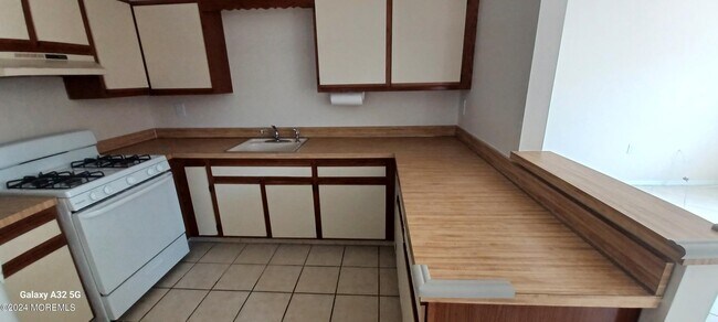 Building Photo - 23 Chesterfield Ln