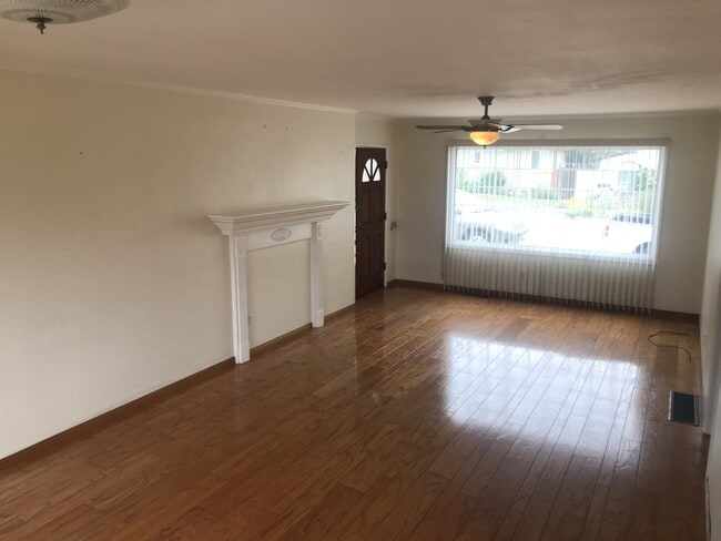 Building Photo - Beautiful Remodeled House with Large Fenced Lot and Big Garage