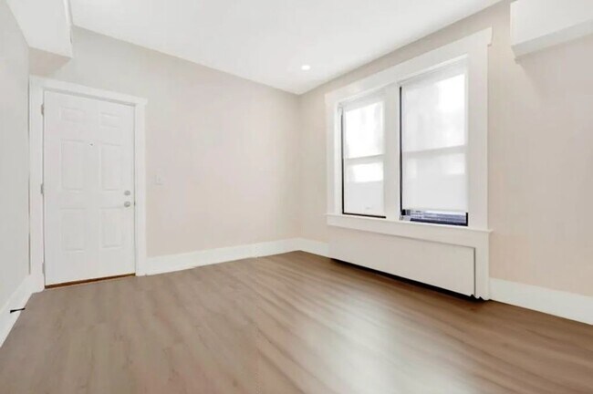 Foto del edificio - 944 N Damen Ave