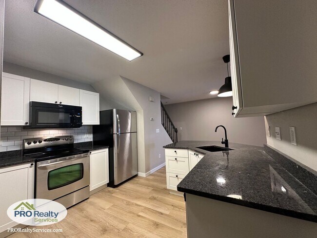 Building Photo - 2 Bedroom Townhome in Woodbury