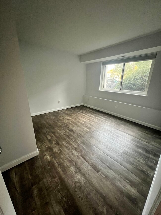 Building Photo - 4 Bridgeview Cir