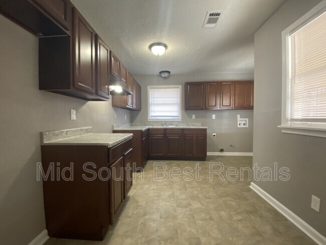 Building Photo - 378 Lillian Dr